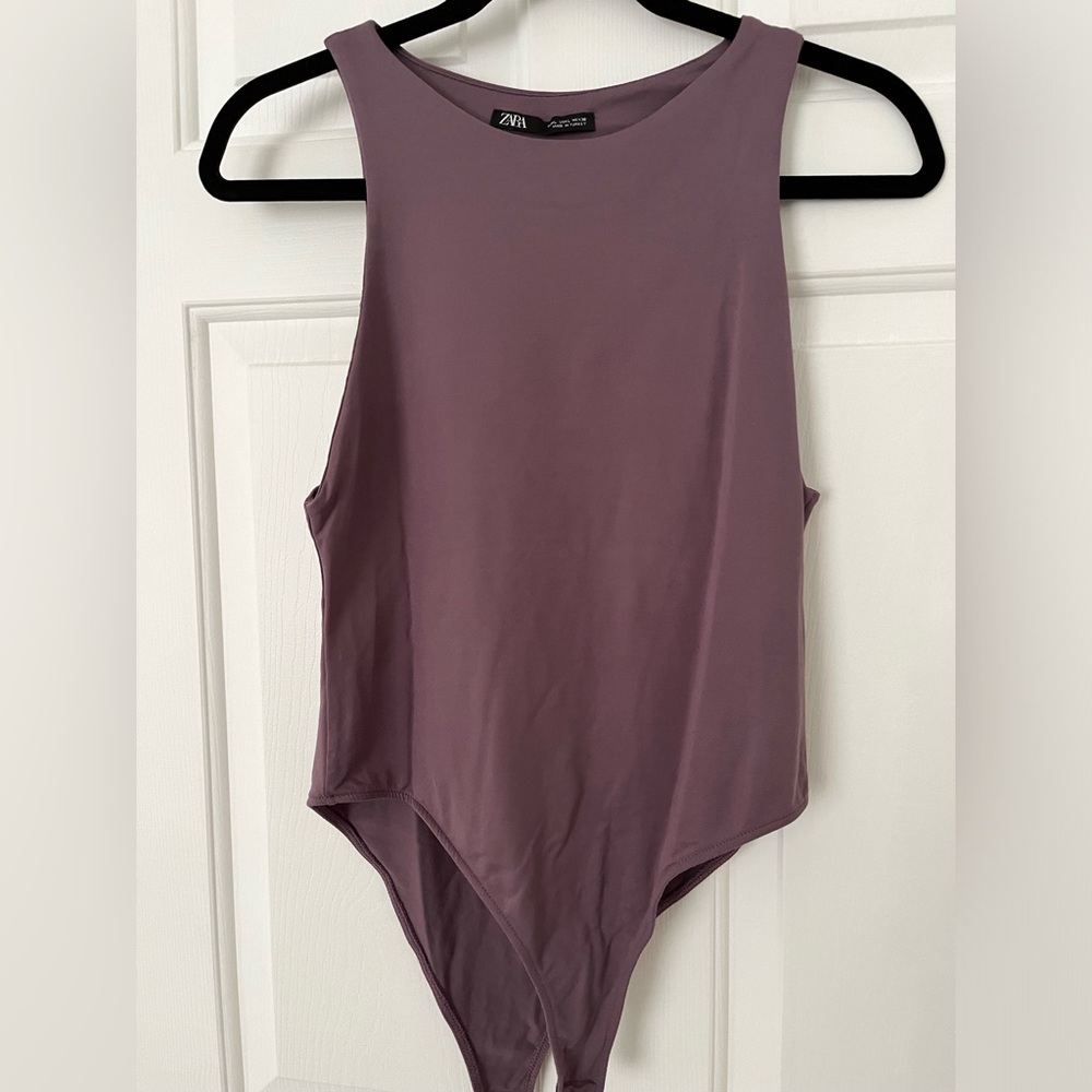 Zara halter snap bodysuit 
Size: Large

New without tags